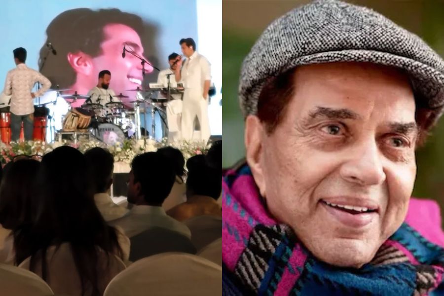 Dharmendra’s Family and Bollywood Legends Come Together