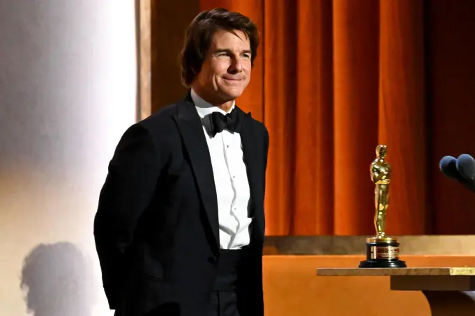 Tom Cruise Receives Honorary Oscar
