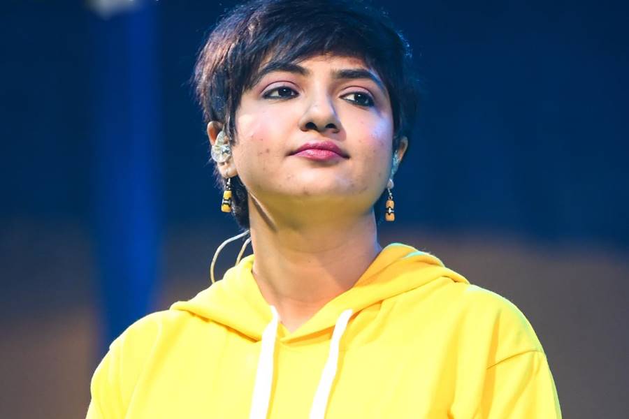 Bengali Singer Lagnajita Chakraborty Alleges Harassment After Singing ‘Jago Maa’ at Kolkata Event