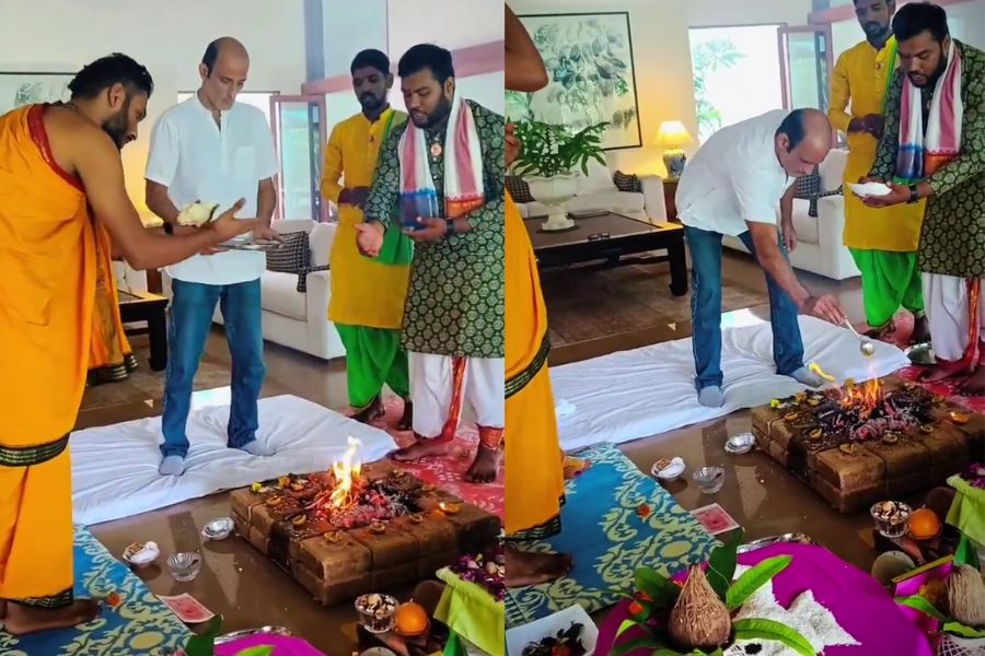 Akshaye Khanna Spotted at Alibaug Home