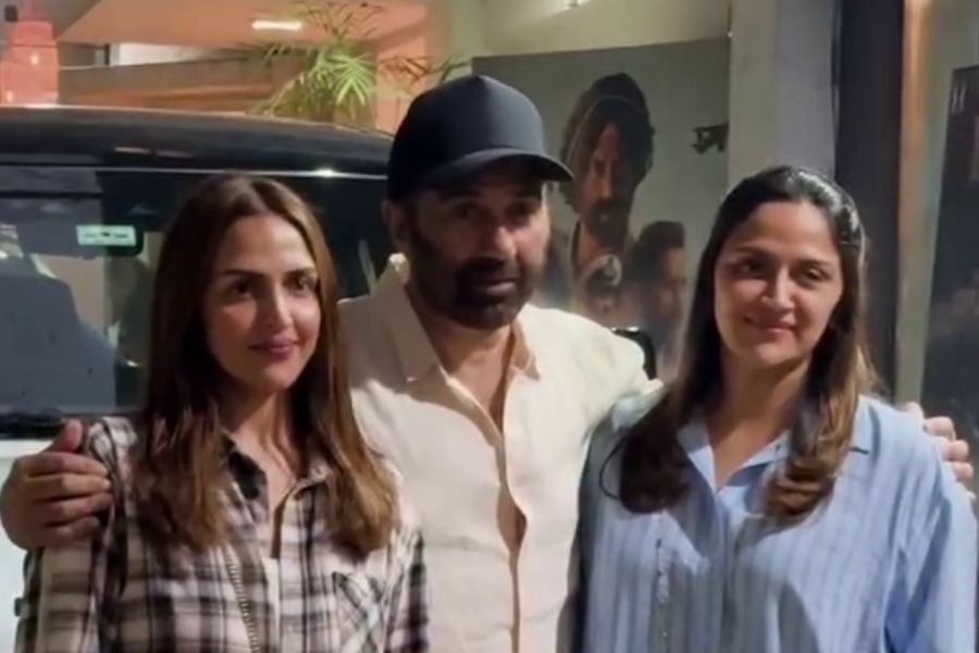 Esha Deol Hosts Special Screening of Sunny Deol’s Border 2