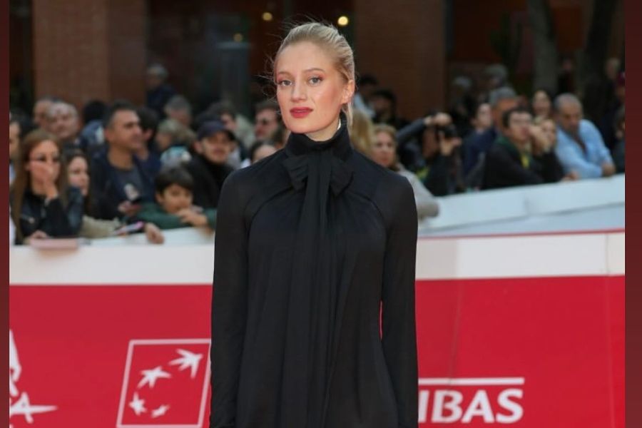 Nadia Tereszkiewicz to Lead Rémi Allier’s Radical Debut Souveraines