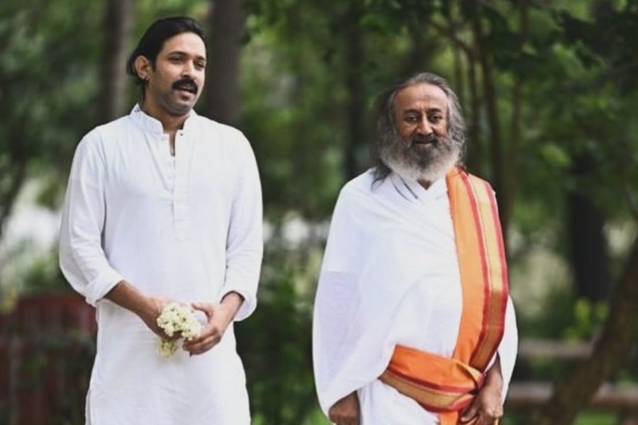 Vikrant Massey Goes Global With White, Undergoes Intense Transformation for Sri Sri Ravishankar Role