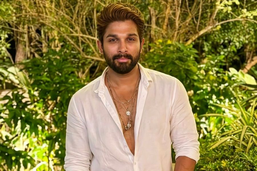 Allu Arjun’s Birthday Turns Wild in Hyderabad as Massive Crowd Forces Police Action Outside His Home