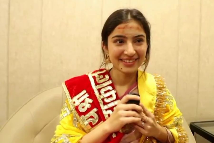 Sara Arjun Visits Mahakaleshwar Temple After Dhurandhar Success, Keeps It Simple and Graceful