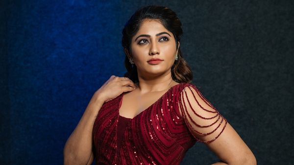 Julie Breaks Down Over Miscarriage Claim, Blames Online Harassment by Vijay Supporters